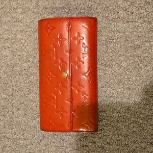 listing-status-banner